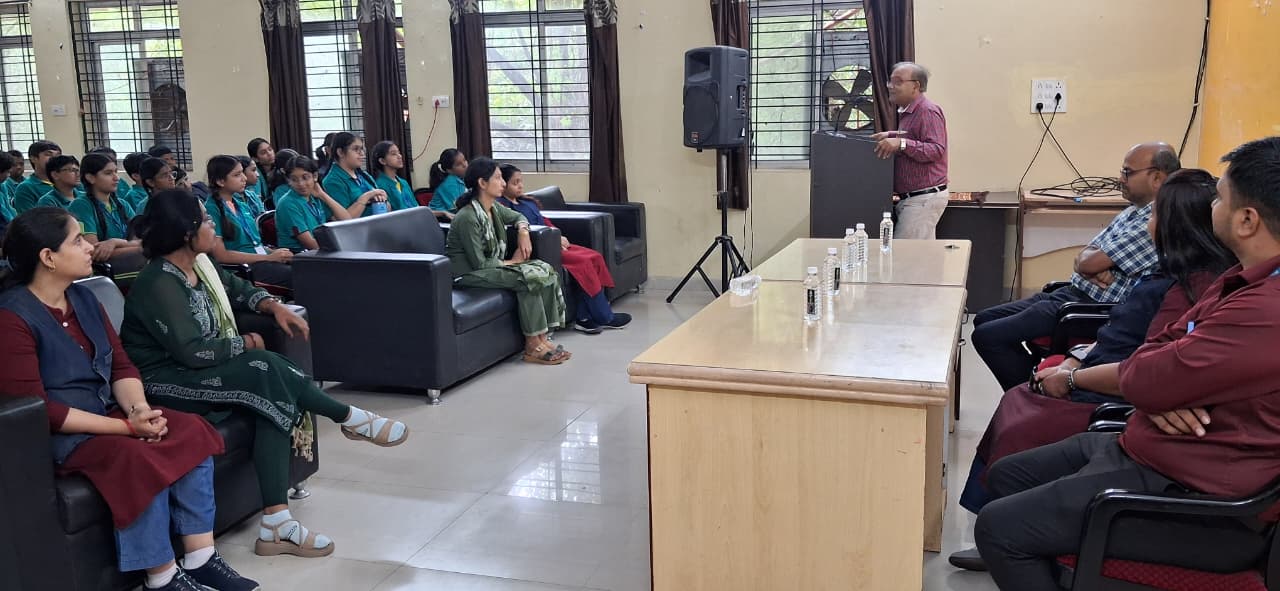 Kushabhau Thakre Patrakarita Avam Jansanchar Vishwavidyalaya
