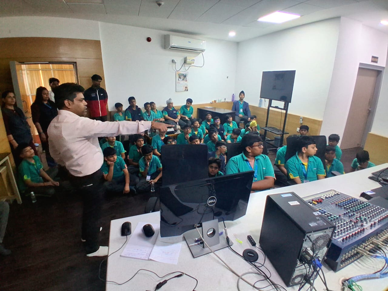 Kushabhau Thakre Patrakarita Avam Jansanchar Vishwavidyalaya